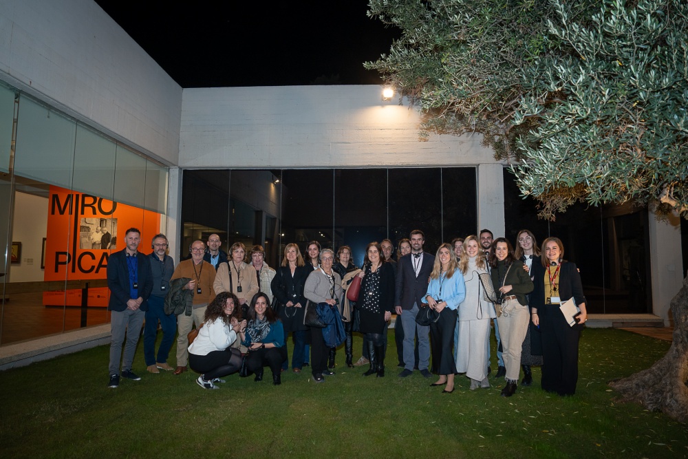Col·laboradors i col·laboradores de Damm visiten l’exposició Miró-Picasso a la Fundació Joan Miró