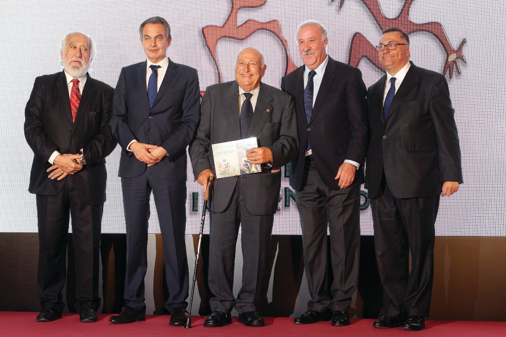 El sopar solidari d'ESI rep un homenatge a Josep Barcons