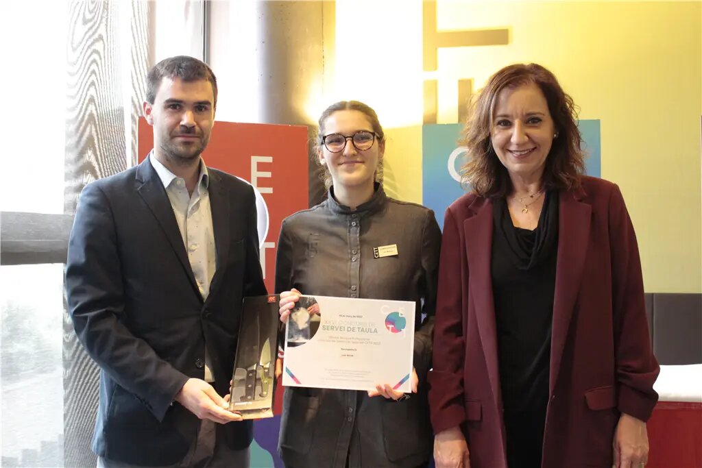 La Fundación Damm premia con una beca educativa a la ganadora del Concurso de Servicios de Restauración del CETT