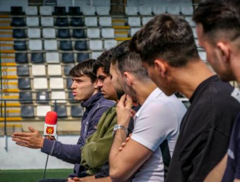 Exjugadors del CF Damm ajuden a la plantilla del Juvenil A a afrontar el seu futur professional