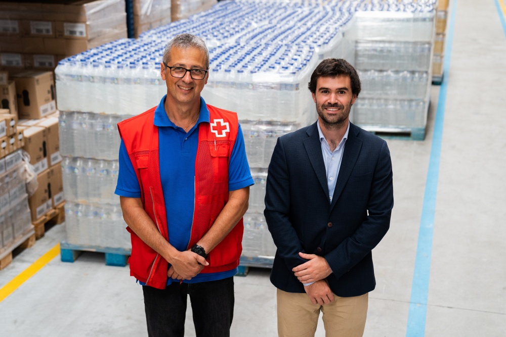 La Fundació Damm dona 10.000 litres de begudes isotòniques a la Creu Roja
