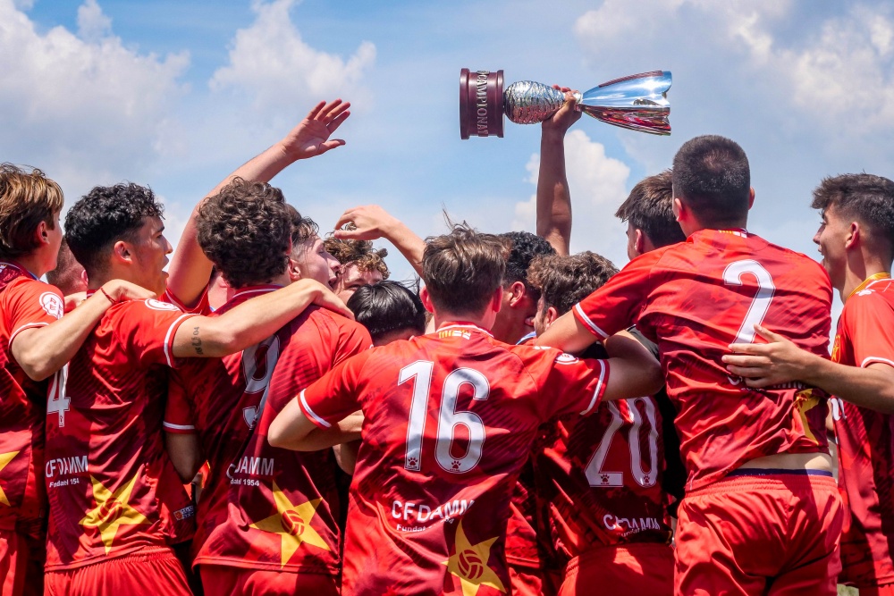 El Club de Futbol Damm guanya el Campionat de Catalunya
