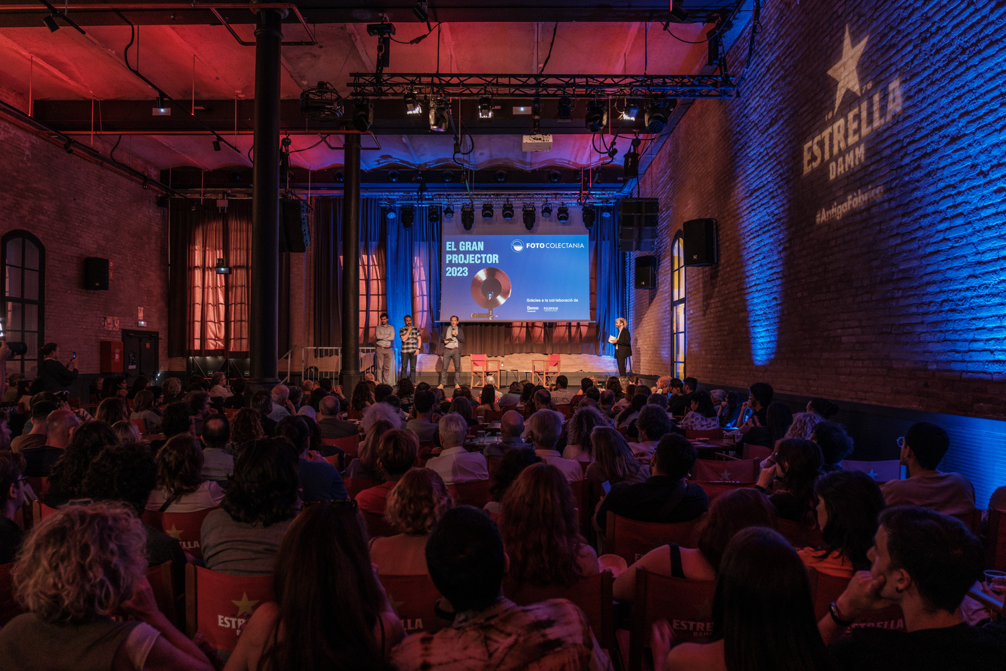 L’Antiga Fàbrica Estrella Damm acull La Festa d’El Gran Projector de Foto Colectania