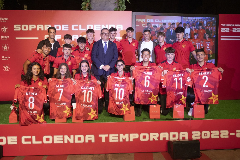 El Club de Futbol Damm celebra el Sopar de Cloenda de la temporada 2022–2023 