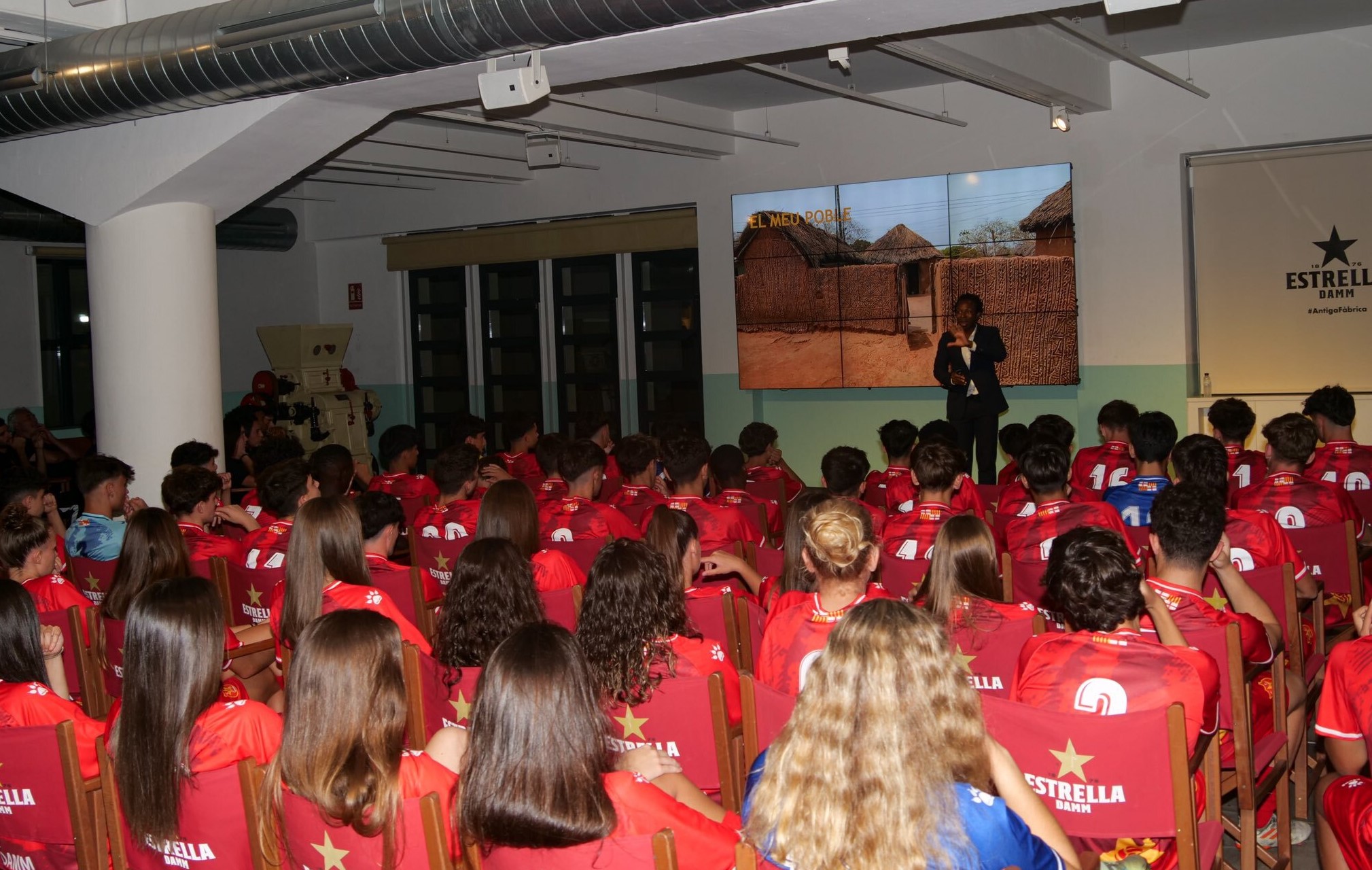 El CF Damm celebra l’acte de presentació de la temporada 2023-2024 a l’Antiga Fàbrica Estrella Damm