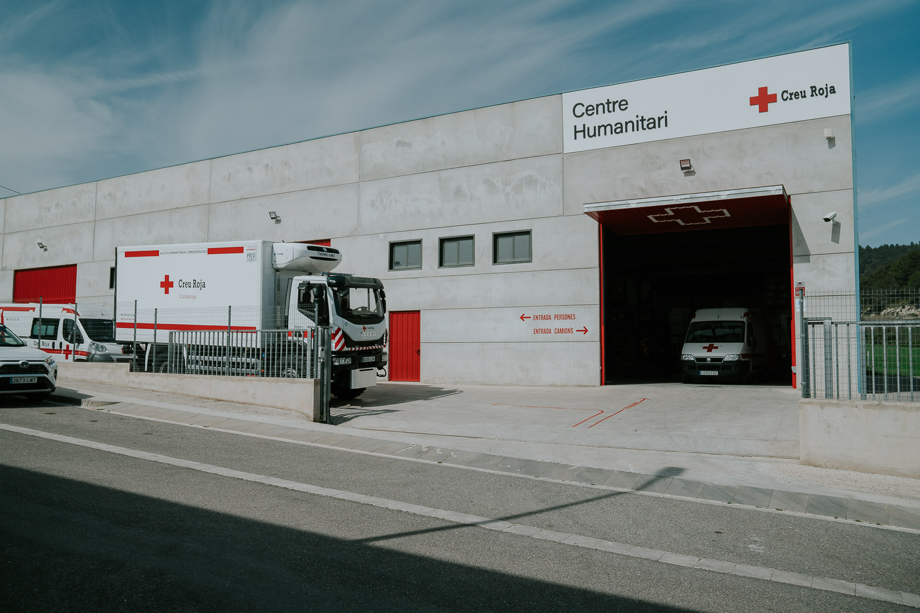La Fundació Damm dona més de 8.600 litres de llet a la Creu Roja de Catalunya