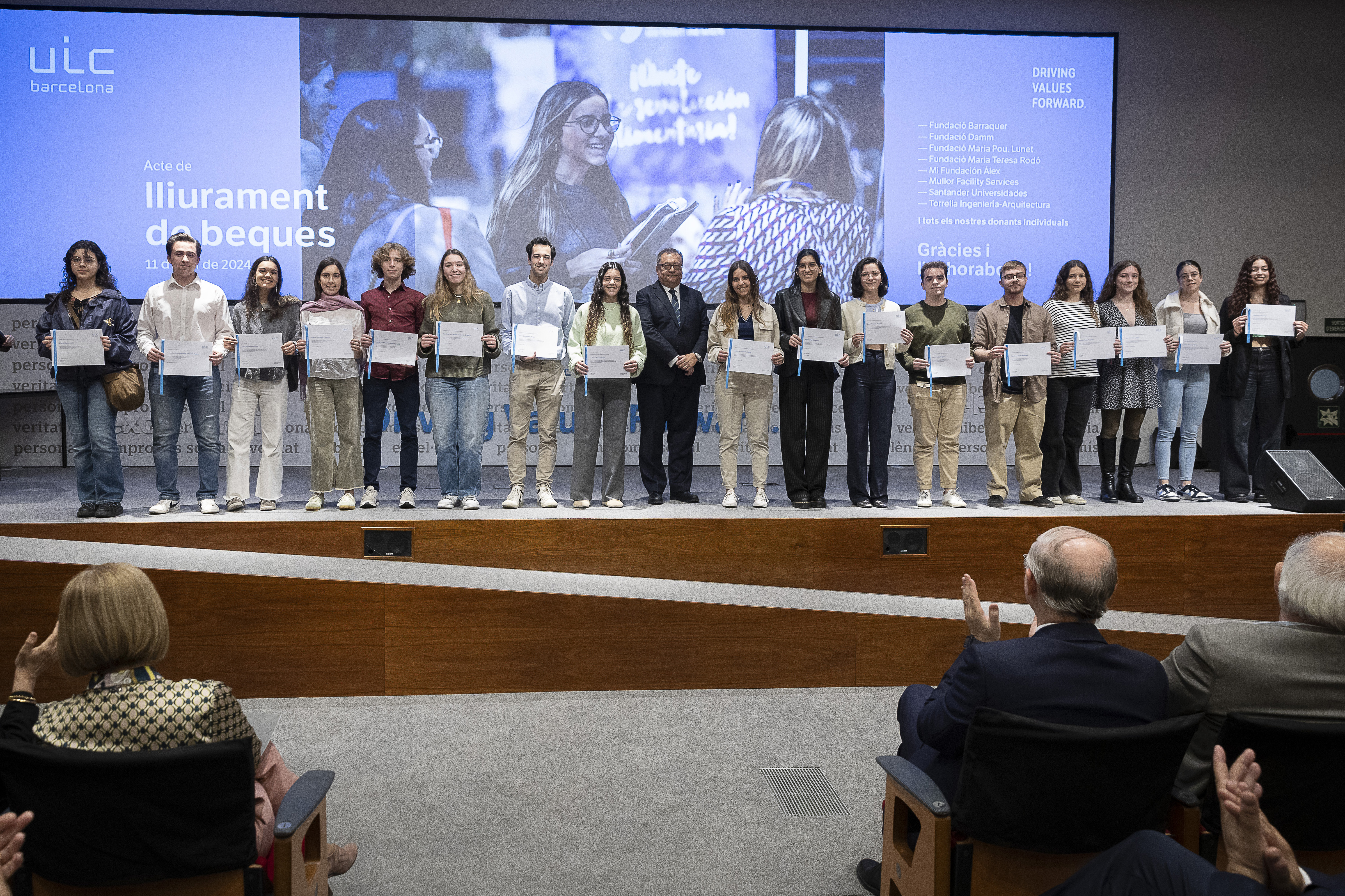 UIC Barcelona reconeix el talent dels seus estudiants en l’acte d’entrega de beques del curs 2023-2024