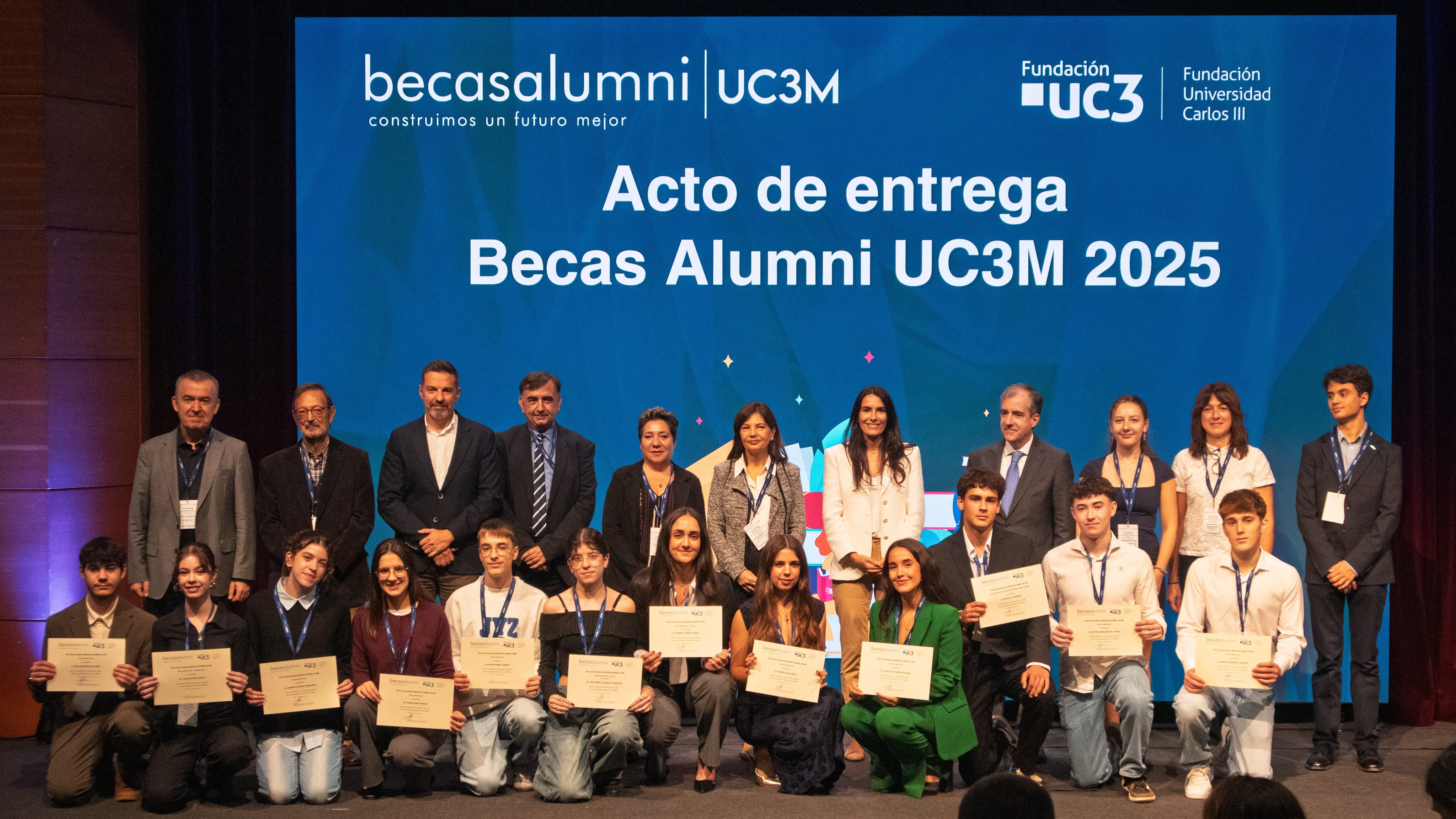 La Fundació Damm col·labora amb el programa de beques, concedides a alumnes amb bons expedients acadèmics i recursos econòmics limitats