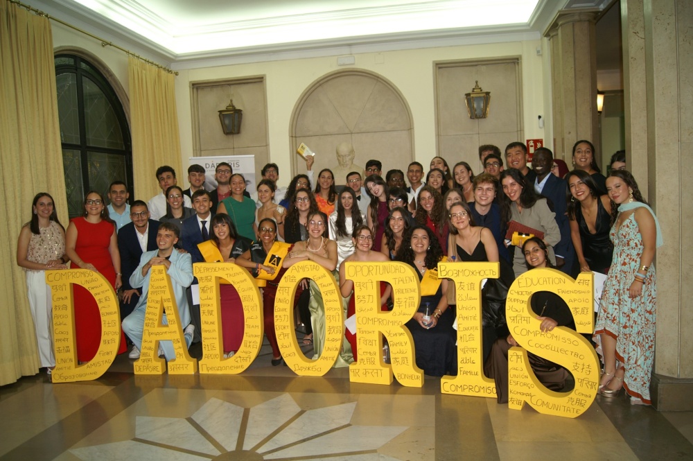 La Fundació Dádoris concedeix 76 beques a joves amb talent per al curs 2025-2026