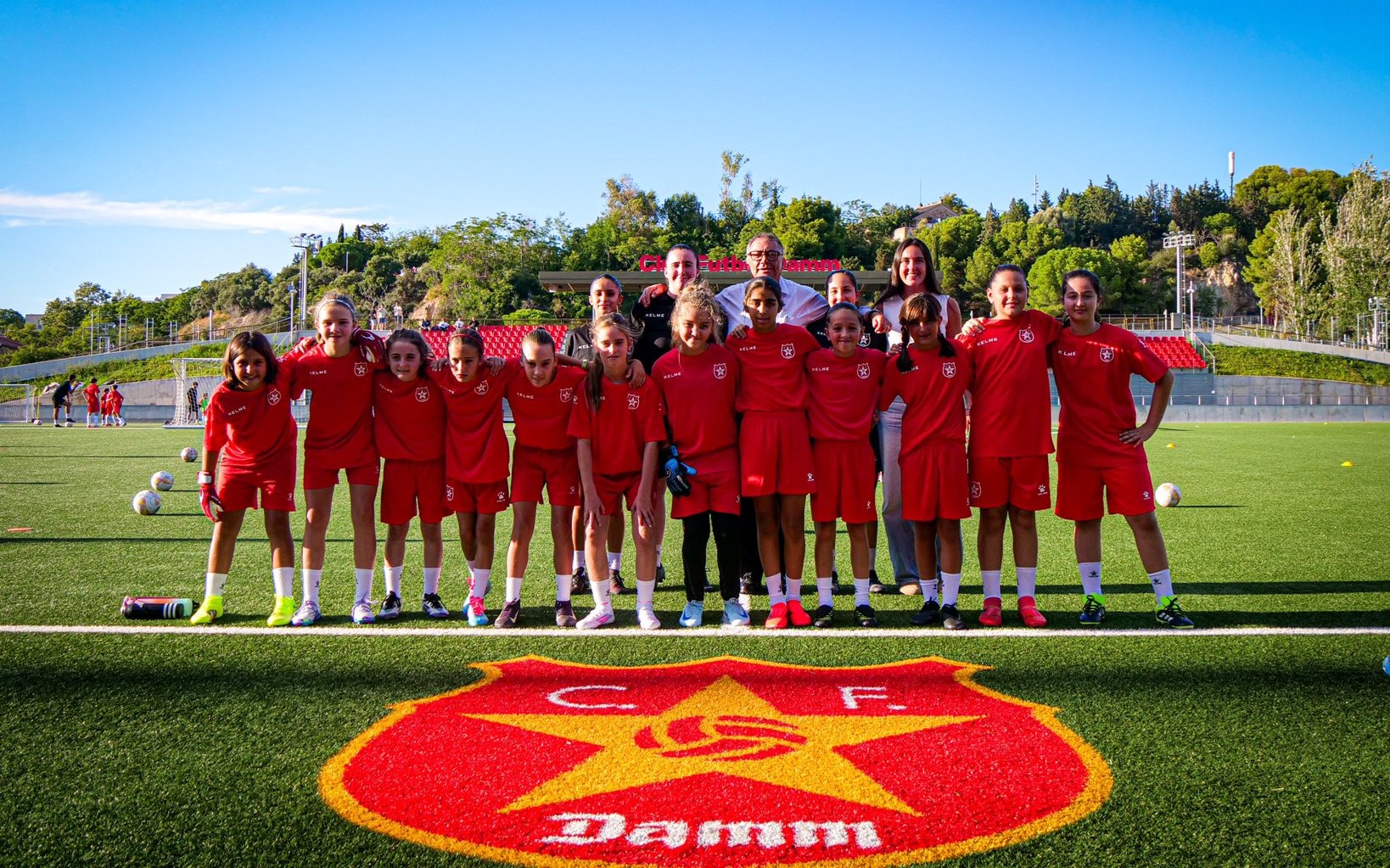El Club de Futbol Damm consolida la seva estructura femenina amb la incorporació de dos nous equips